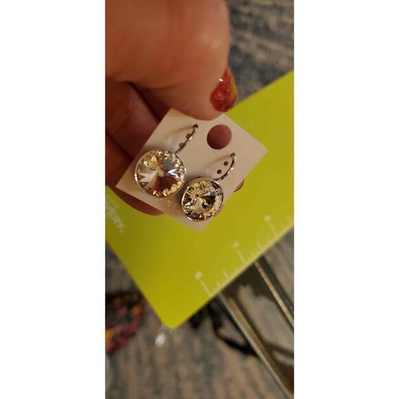 Swarovski Element Earrings Small. White clear. Minimalist. Shiny. Bling. Career - Picture 3 of 5